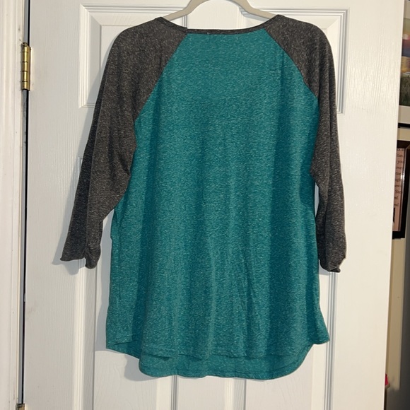 Gently loved “I’m in love with Derek plus” 3/4 sleeve turquoise and gray shirt. - Picture 3 of 11